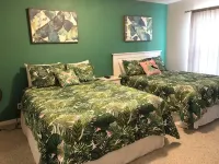 Lakefront Retreat Sleeps 19 • Hot Tub + Paddle Boards • Family & Group Favorite!