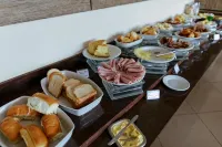 Hotel Floresta do Carajas - 朝食