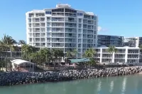 Mariners North Holiday Apartments - spa