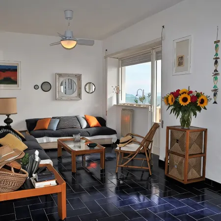 Edy Sea View Holiday Apartment