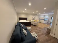 Captains Quarters- located within walking distance to local marina - Boutique