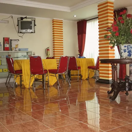Top Star Hotel Отели в г. Чепу