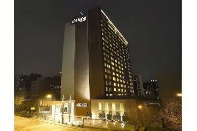 Pullman Santiago El Bosque Отели в г. Сантьяго