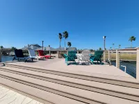 3 bedrooms, Sleeps 11 Guests. Private Pool and only a Short Drive to the Beach