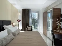 Aqua Hotel Hotels near Caffe Pascucci