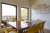 The Lookout at Table Rock Lake - Luxurious Stay - Hot Tub - Bring Your Boat!! -  Privatzimmer