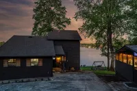 Lakefront Paradise on Lake Martin- Boathouse, Dock, Game Room & More! - キッチン