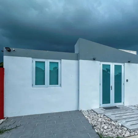New Boutique House with Pool near the Beach