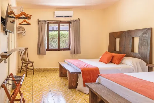 Casa Loreta (Sleeps 12, close sea, private pool)
