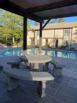Cozy 2-bedroom condo in peaceful Riverside - Entire Place