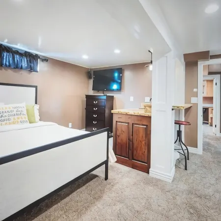 Grammie’s Manor – A One-of-a-Kind Stay in Heart of Kanab w/ Hot Tub, Gym, & More Hotels in Kane County