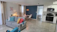 Peaceful accomodation. Walking distant to Port Richey waterfront restaurants. - Bungalows