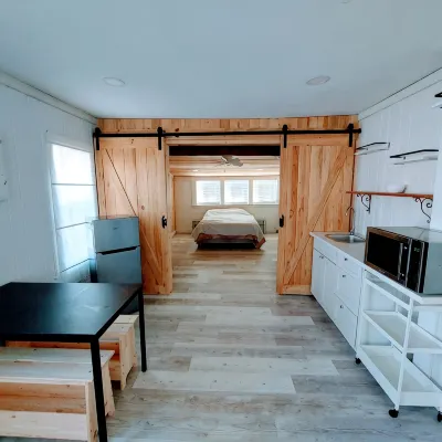 Minimalist Mtn Living- Pets Welcome (30+ Days) - Wifi