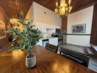Downtown New Orleans Balcony Suite 2 Minute Walk to French Quarter 2B - 방갈로