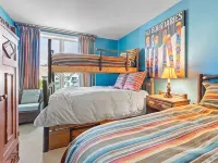 Beautifully renovated 2 bedroom condo in Stratton VT - walk to Village/Lifts! Hotels in Stratton Mountain