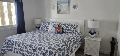 Charming 1-bedroom apartment with King Bed.  No Stairs.  Steps to the Ocean. - Apartments
