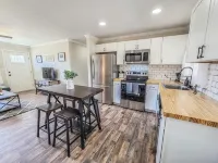 Serene Pine Tree Meadows Cottage w/ Stunning Views - 무료 와이파이