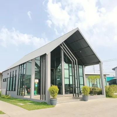 Destino Hotel Surin Отели рядом с достопримечательностью «Провинциальный стадион Сурина»