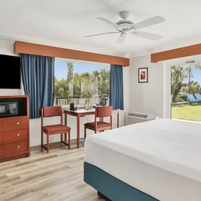 Seahorse Oceanfront Inn Hotels near Modesky Park