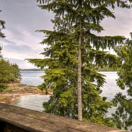 Waters Edge Shoreside Suites