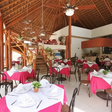 Hotel Plaza Caribe Отели рядом с достопримечательностью «Улица Тулум»