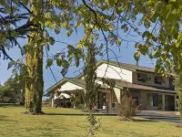 Hilltops Retreat Motor Inn Hotels in Young