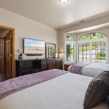 Hidden Garden Sanctuary Estate ll Mountain Views & Serenity