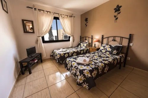 60sq.m Roof Solarium, 50sq.m Rear Terrace: BBQ, Fibre WiFi, TV (BBC, SKY sports) - 2 estrellas