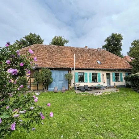 Former farmhouse with artistic ambience, sauna and whirlpool