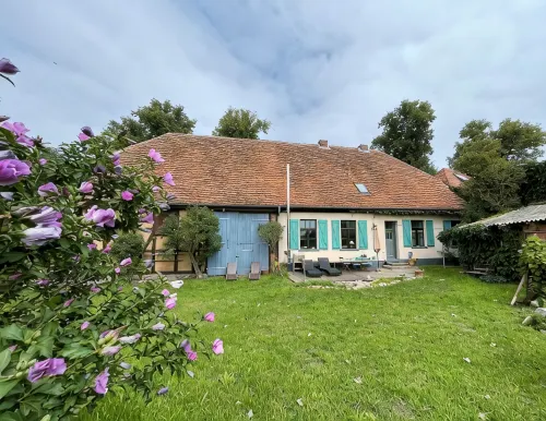 Former farmhouse with artistic ambience, sauna and whirlpool - Homestays