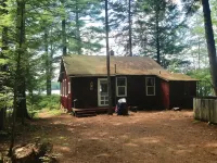 Charming Waterfront Cabin with Mountain View and Private Beach Access! - Chalets