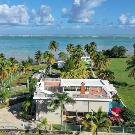 New listing! Spacious 4-bedroom, water-front house in Las Picuas, Río Grande.