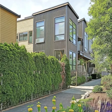 Stylish Seattle Townhome Near Shops & Dining