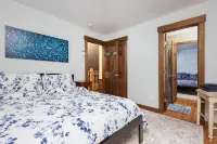 Cozy & Private Killington Ski House -  Hot Tub - 4 Min to Resort - 4Br/3BA - 발코니