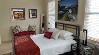 Stylish Railway Loft in the Heart of Whitefish - walking distance to downtown! - Boutique
