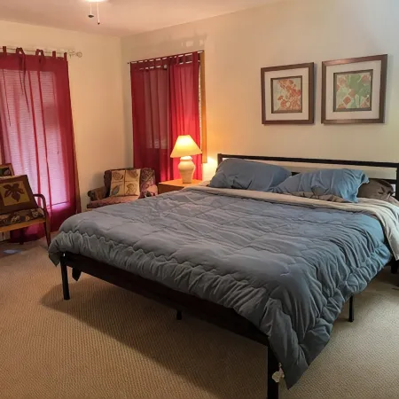 Cozy retreat in Old Timberline close to great hiking and skiing. Pet Friendly!
