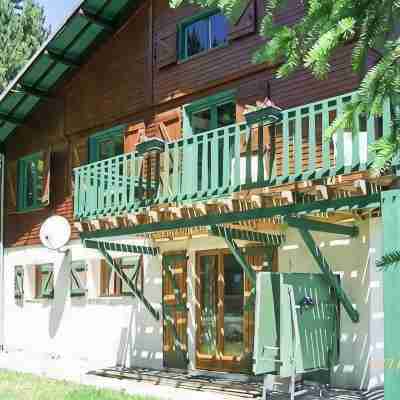 Large T4 apartment at the bottom of a chalet, close to the Pyrénées 2000 ski slopes Hotel Exterior