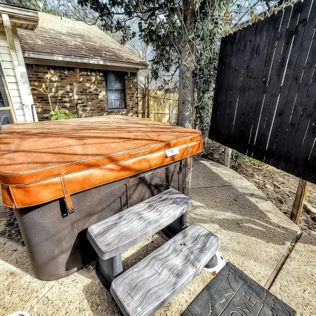 Texas Sunshine Oasis WACO/Silos/Baylor: Pool, Piano, PingPong, Pets on 1/2 acre