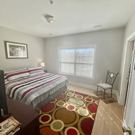 Lake Norman Condo near Charlotte! Great Location steps from downtown Cornelius!