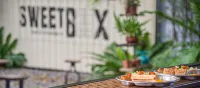 Sweet Box Bed and Breakfast - bar