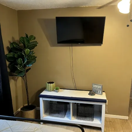 Cozy Lodge Theme Home in Beautiful Hudson, WI ハドソンのホテル