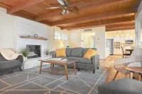 Stylish & Remodeled - Walk to Fresno State Stadium - Balcony