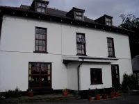 Rhymney House Hotel - parking