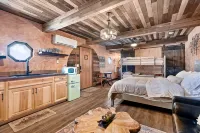 Rustic Hobbit Inspired Hocking Hills State Park 3 mi away Hot Tub Pet Friendly