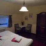 5 bedrooms, quiet town location, garden, 2 parking spaces, 200m to market square - 3 星級