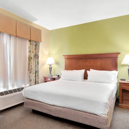 Holiday Inn Express & Suites DFW WEST - HURST by IHG ハーストのホテル