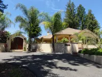 4 Couples or 2 Families, Private and Prime Location, Pool and Hot Tub - Private Pools