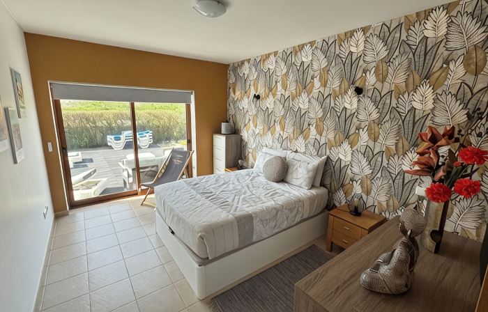 Large villa, private swimming pool, lagoon, beaches and 4 golf courses nearby