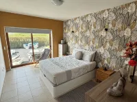 Large villa, private swimming pool, lagoon, beaches and 4 golf courses nearby Hotels in Vau