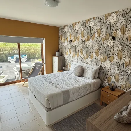 Large villa, private swimming pool, lagoon, beaches and 4 golf courses nearby